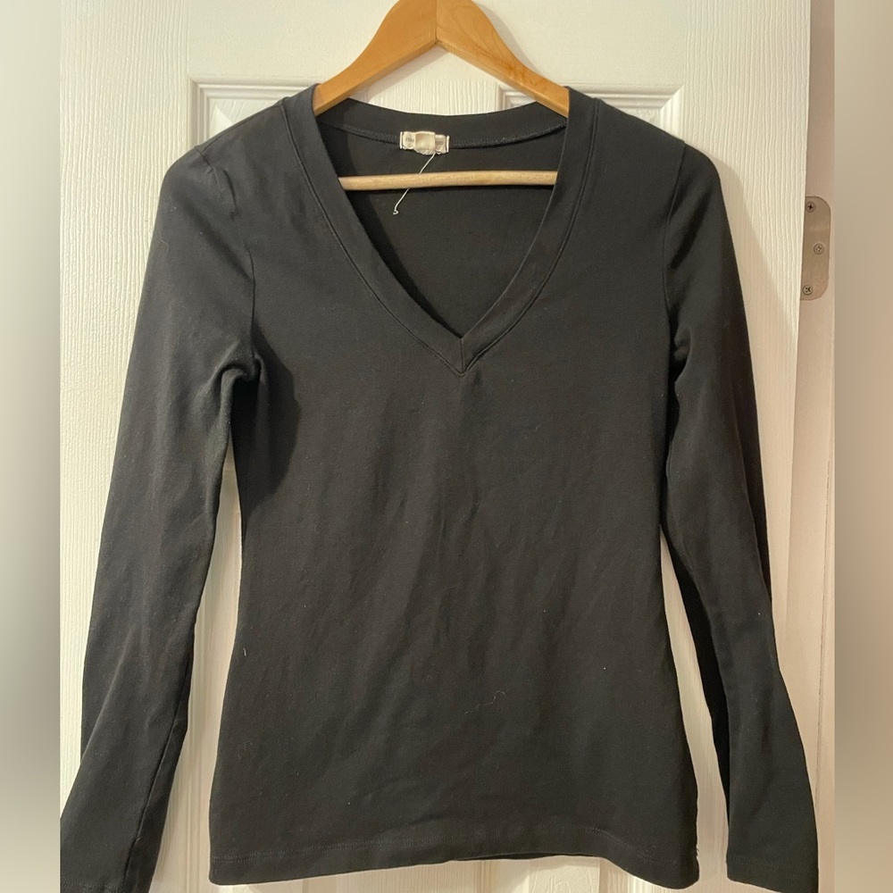 Womens medium v neck black long sleeve shirt top layer nurse